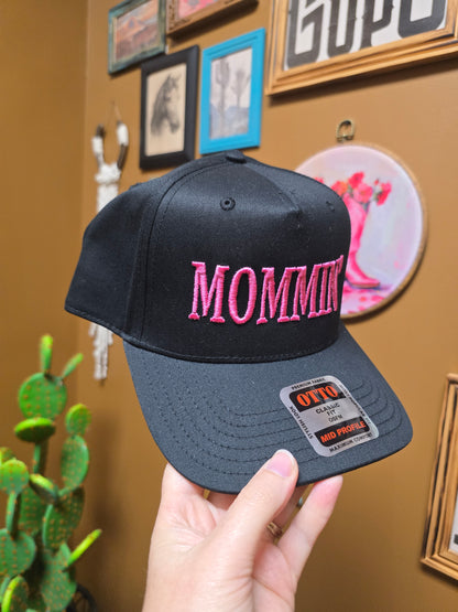 MOMMIN' Trucker Hat [black]