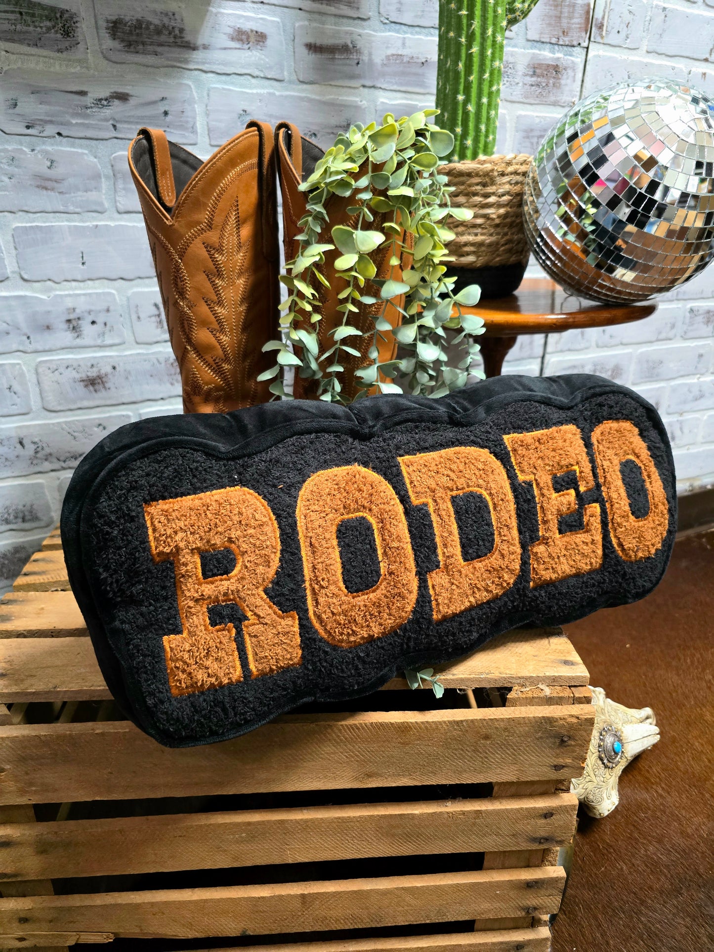 Rodeo Pillow [saddle]