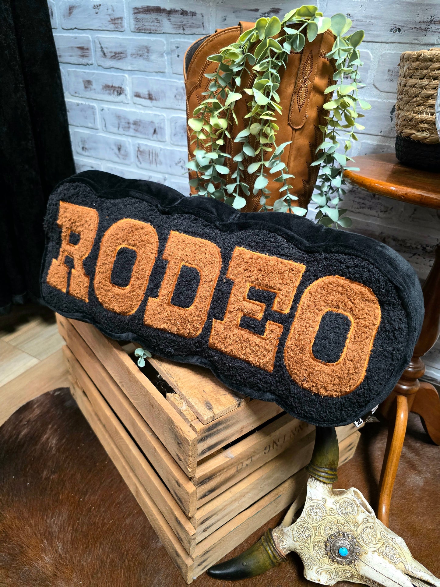 Rodeo Pillow [saddle]