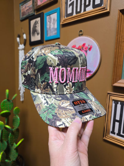 MOMMIN' Trucker Hat [camo]