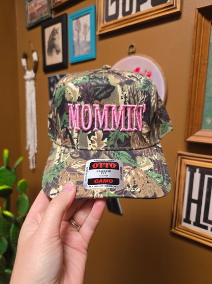 MOMMIN' Trucker Hat [camo]