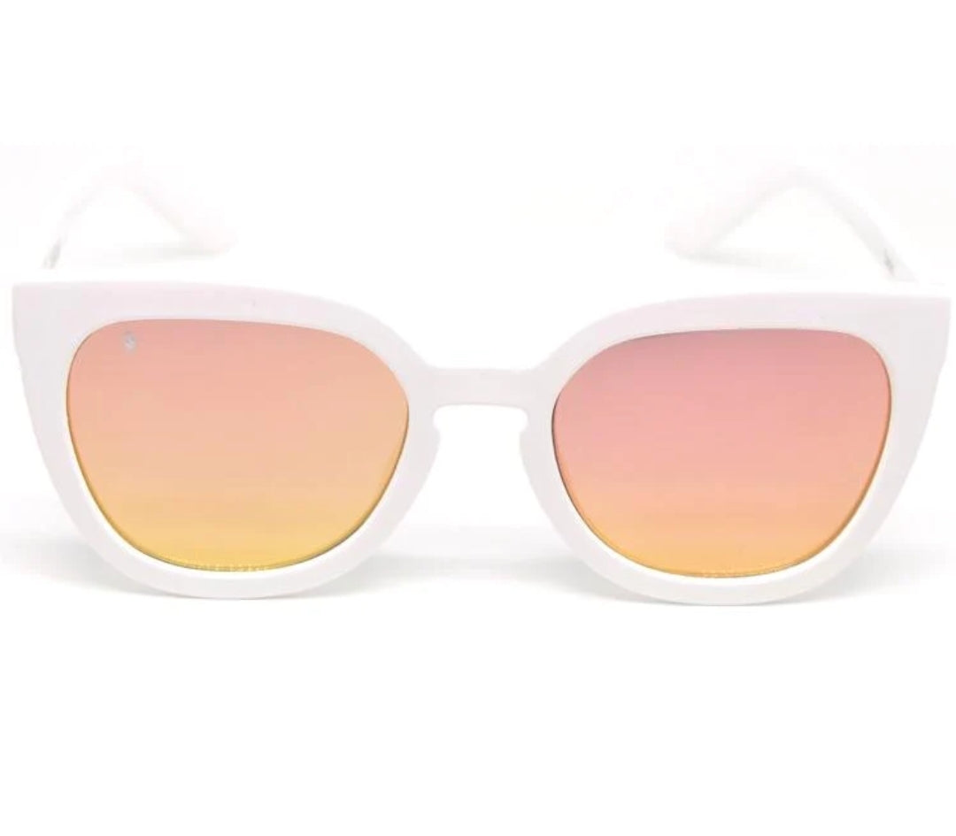 Darlin' en Glam White